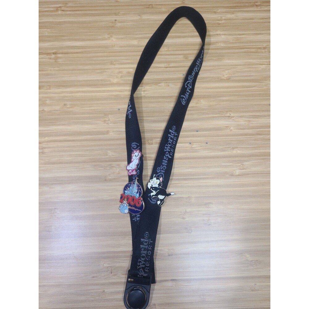 Disney Pin Lanyard with 3 Pins. 2006 Cinderella Castle, Marie Cat, Figuro Cat